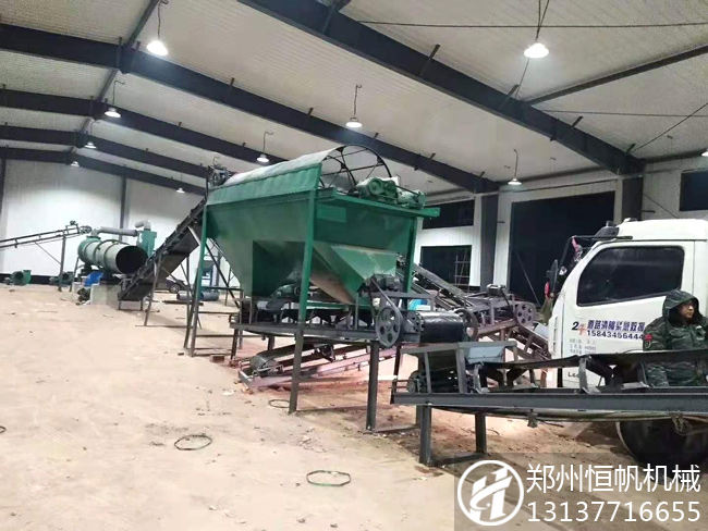 吉林四平年產(chǎn)2萬噸雞糞有機(jī)肥生產(chǎn)線安裝調(diào)試(圖4) 有機(jī)肥生產(chǎn)設(shè)備