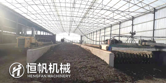 有機(jī)肥發(fā)酵過程中常見的問題與解決方法(圖1) 有機(jī)肥發(fā)酵現(xiàn)場(chǎng)