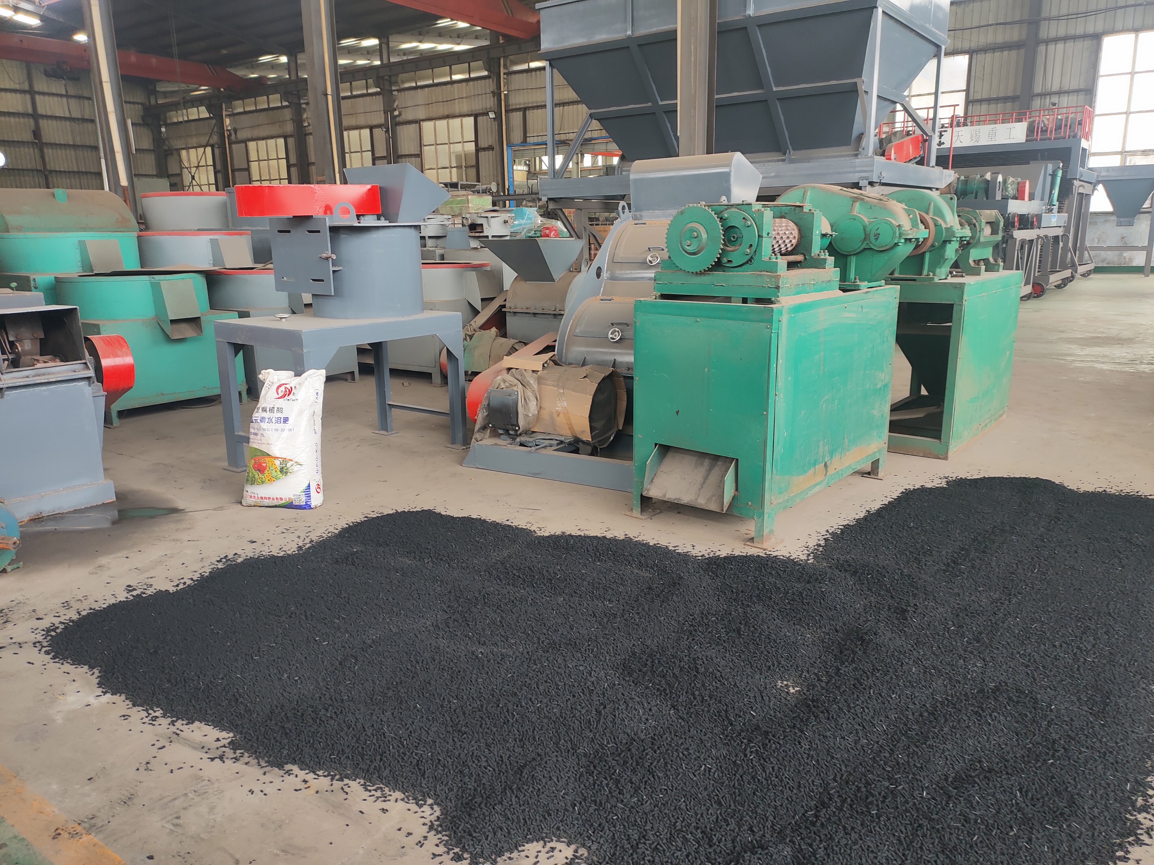 雞糞的發(fā)酵效率怎么提高呢？(圖1)